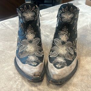 These are super cute Old Gringo ankle booties